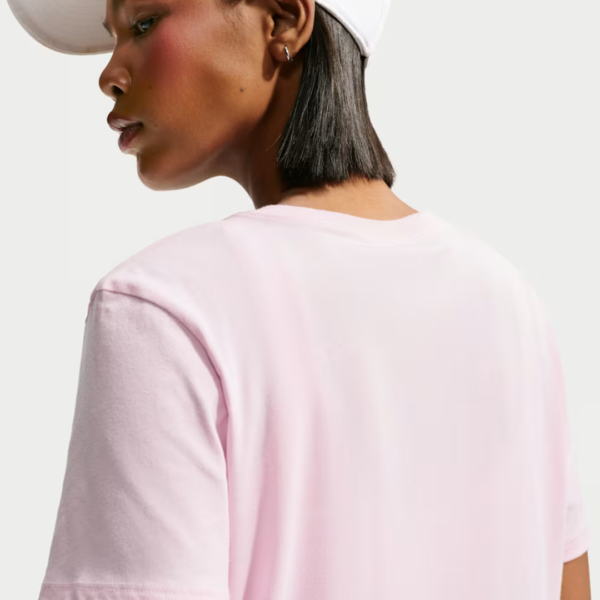 NIKE1209264 Nike Tshirt Sportswear Essentials Pin Wm