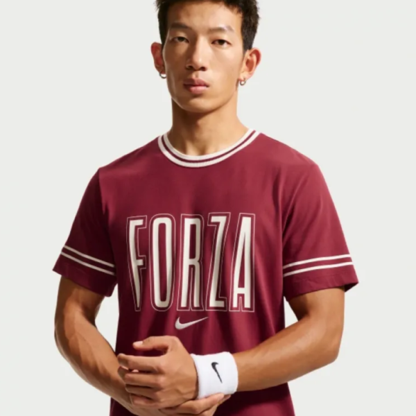 NIKE12092666 Nike Tshirt Jannik Sinner Red Mn