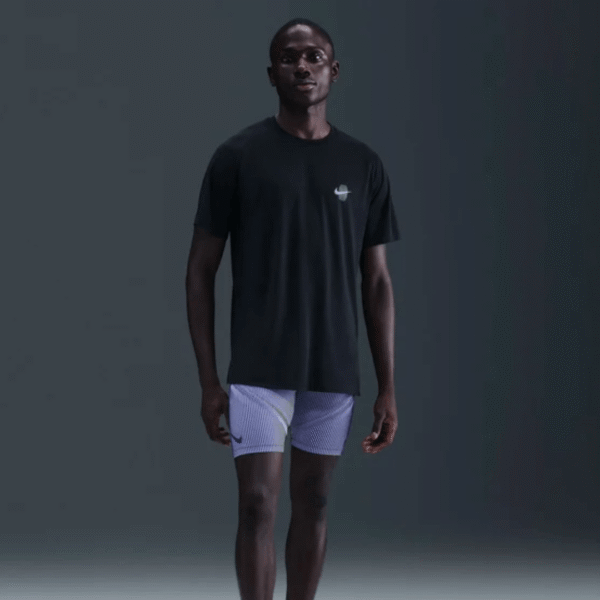 NIKE291125148 Nike Tshirt Bassic Blk Mn