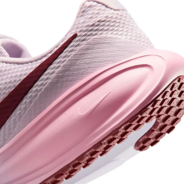 Nike Revolution 8 Pin Wm